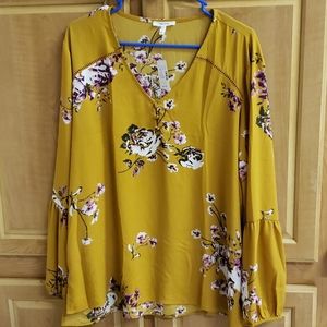 Maurices flowy yellow shirt 💛